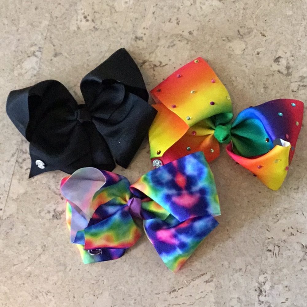 JoJo Siwa bows